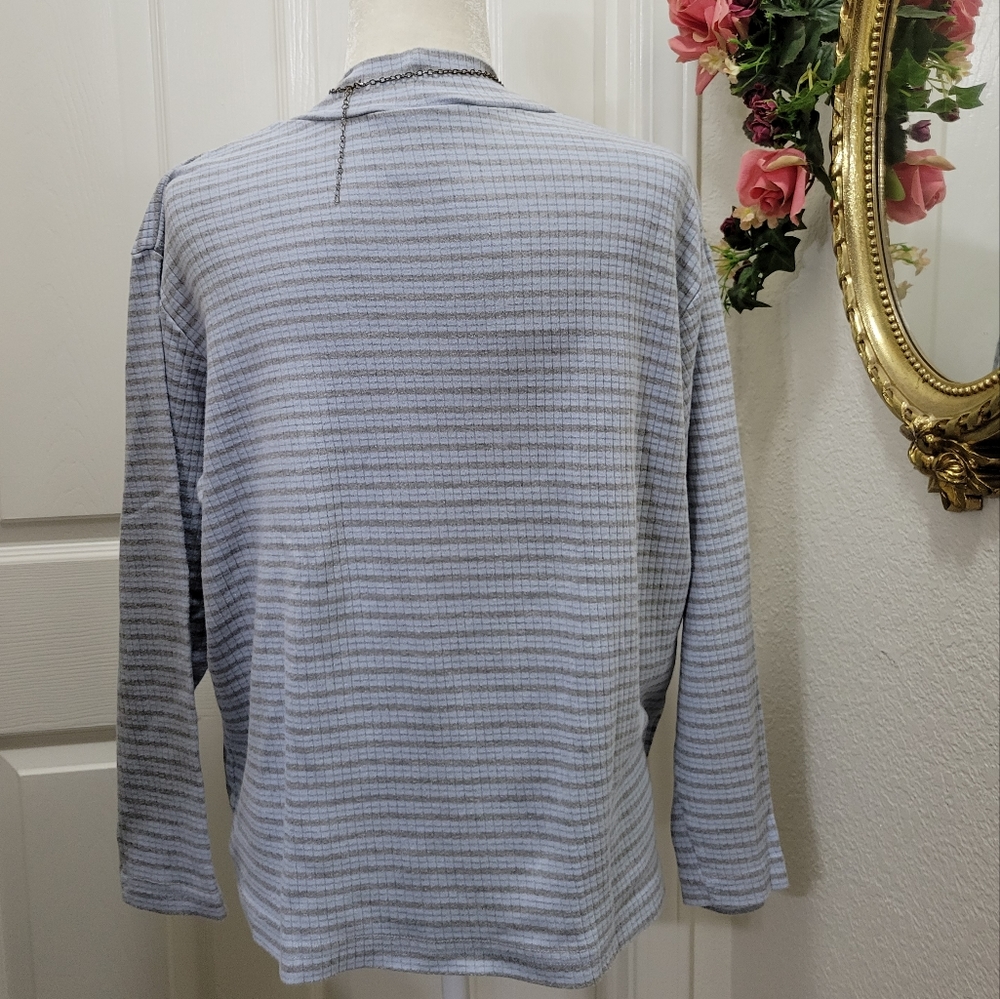 Turtle 🐢 neck Sweater - Picture 5 of 9